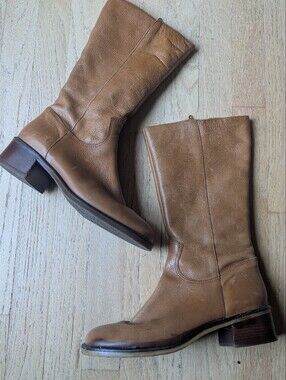 Mid-Calf Leather Heeled Boots in Tan
